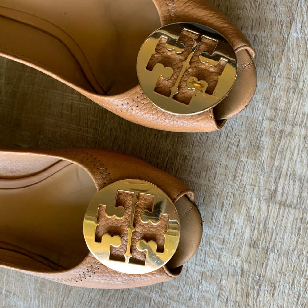 Tory Burch Women’s Selma Open Toe Wedge sandal shoe sz 9.5 beige 2.5” logo - Picture 10 of 15
